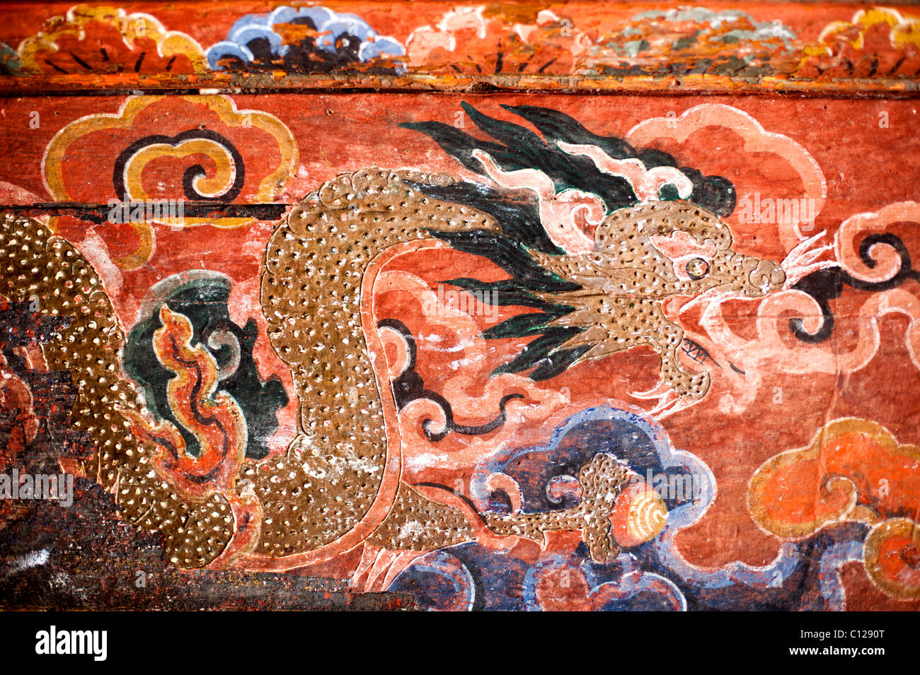 Darstellung der Thunder Dragon, Vertreter des Königreichs Bhutan Bhutan Tempelkunst Stockfoto