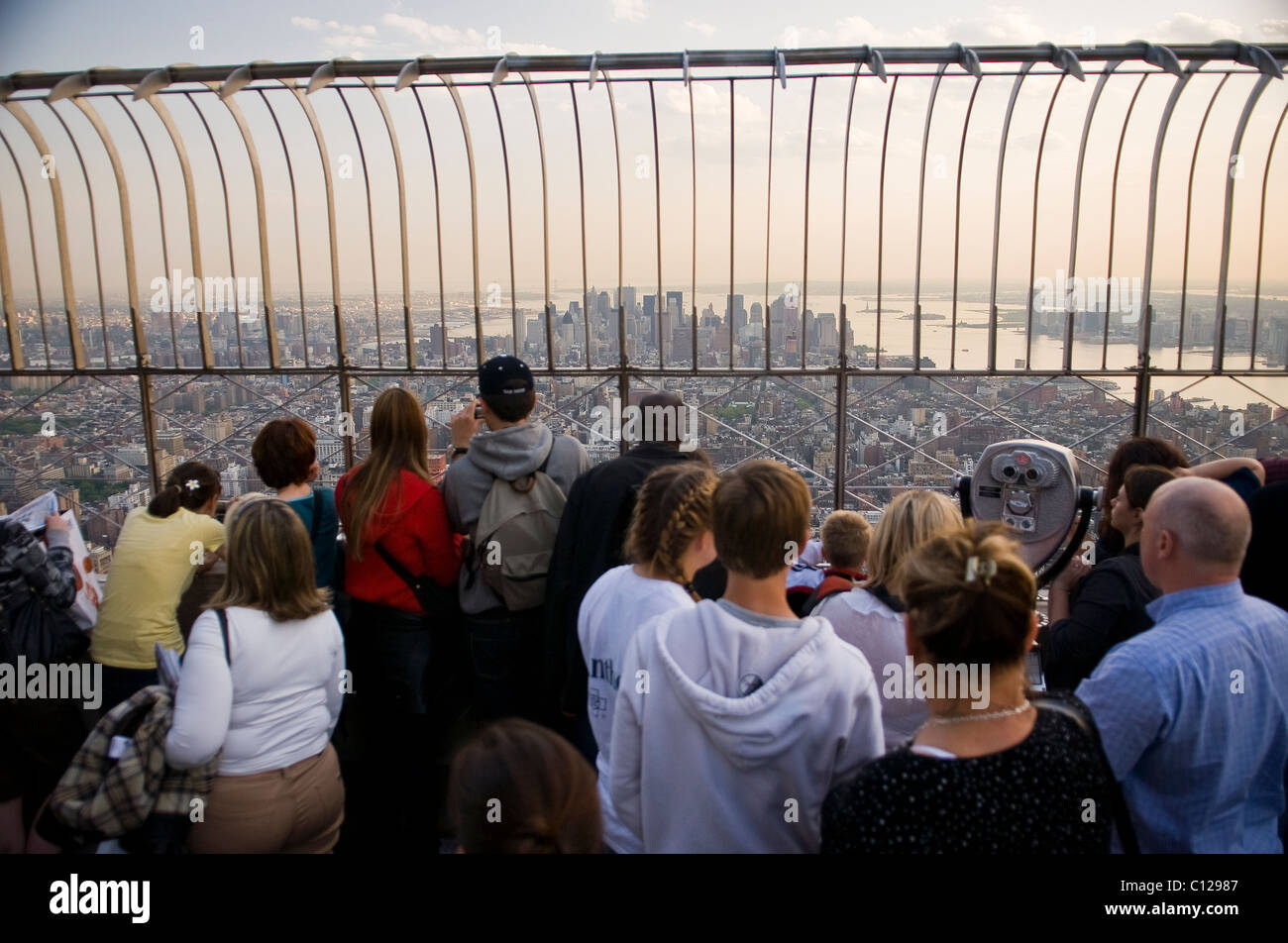 Tourists Empire State Building Viewing Fotos Und Bildmaterial In tourists-empire-state-building-viewing-fotos-und-bildmaterial-in