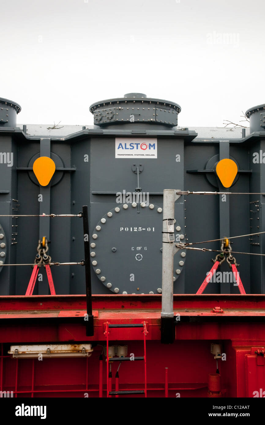 Lieferung von Alstom nationalen Grid-Transformator, Preston von der Barge Terra Marique auf dem Fluss Ribble, Lancs, UK Stockfoto