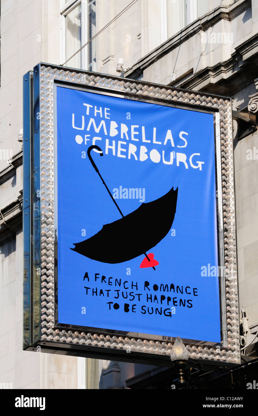 Die Regenschirme von Cherbourg Plakatwand am Gielgud Theatre, Shaftesbury Avenue, London, England, UK Stockfoto
