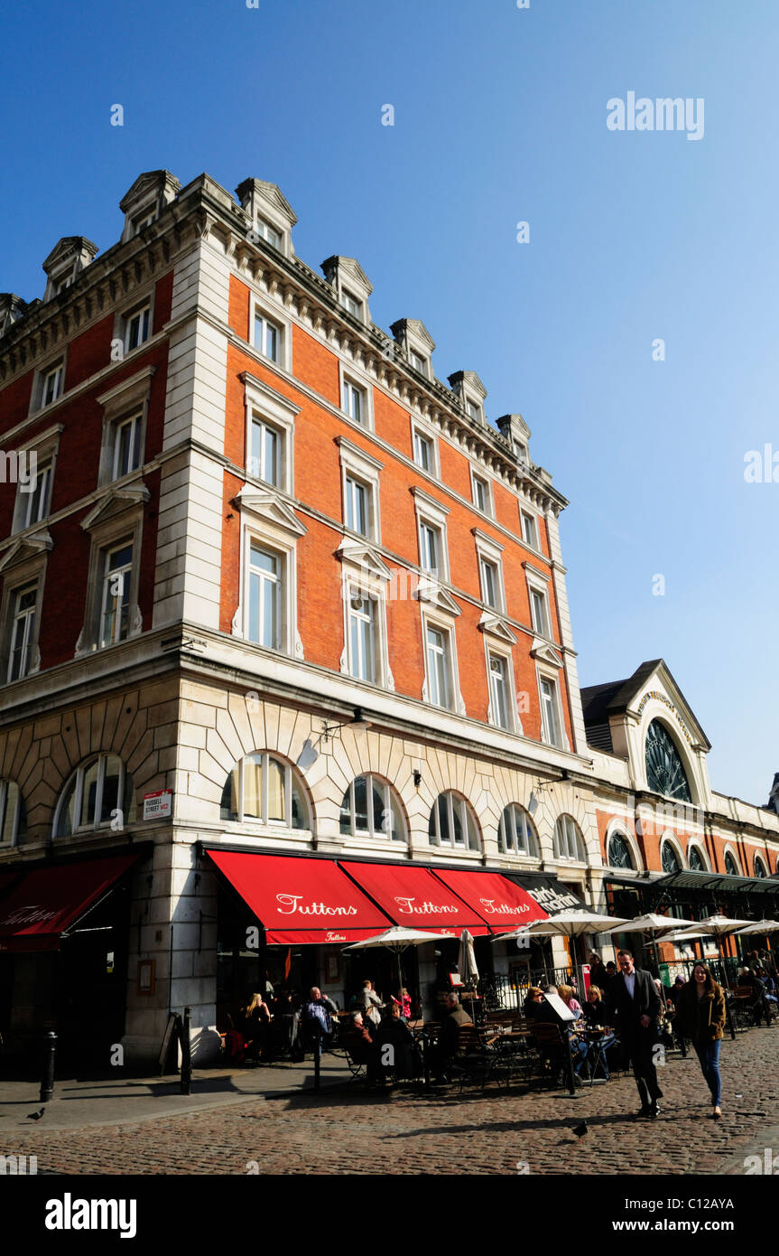 Tuttons Pavement Cafe Restaurant, Covent Garden Piazza, London, England, UK Stockfoto