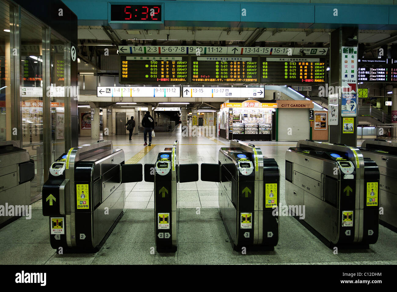 Ticket-Tor im Bahnhof Ueno, Tokyo-Japan Stockfoto