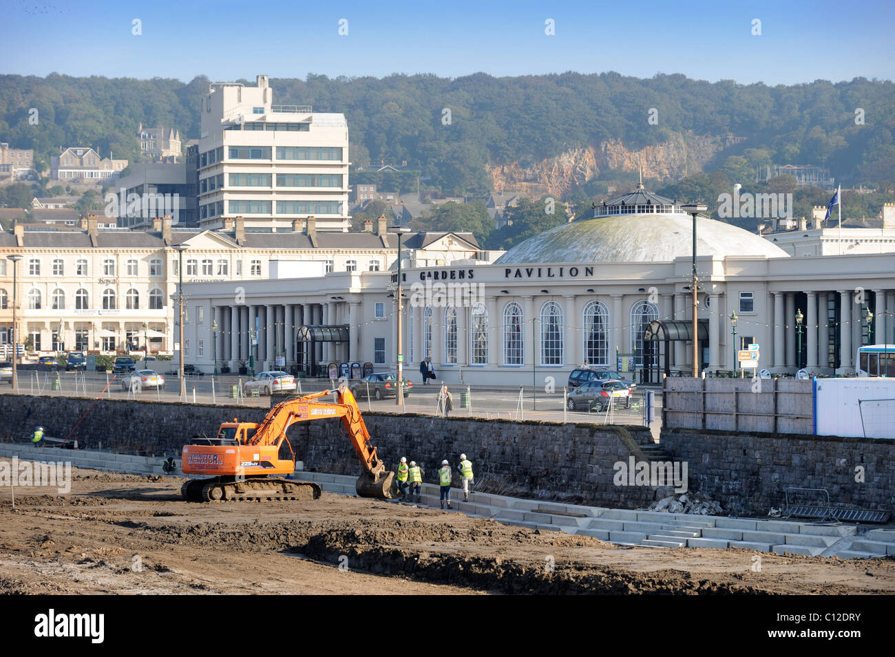 Arbeiten Sie an der Ufermauer außerhalb der Wintergärten bei Regensburg Sep 2008 Somerset UK Stockfoto