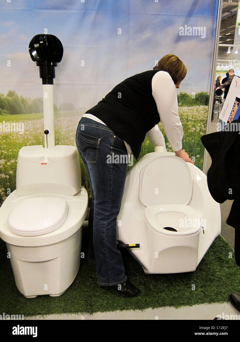 Paris, Frankreich, People, Sustainable Development / Ecological Buildings Trade Show, Ecobat, Ecological Dry Toilet „Composting Toilette“ verantwortungsvolles Marketing Stockfoto