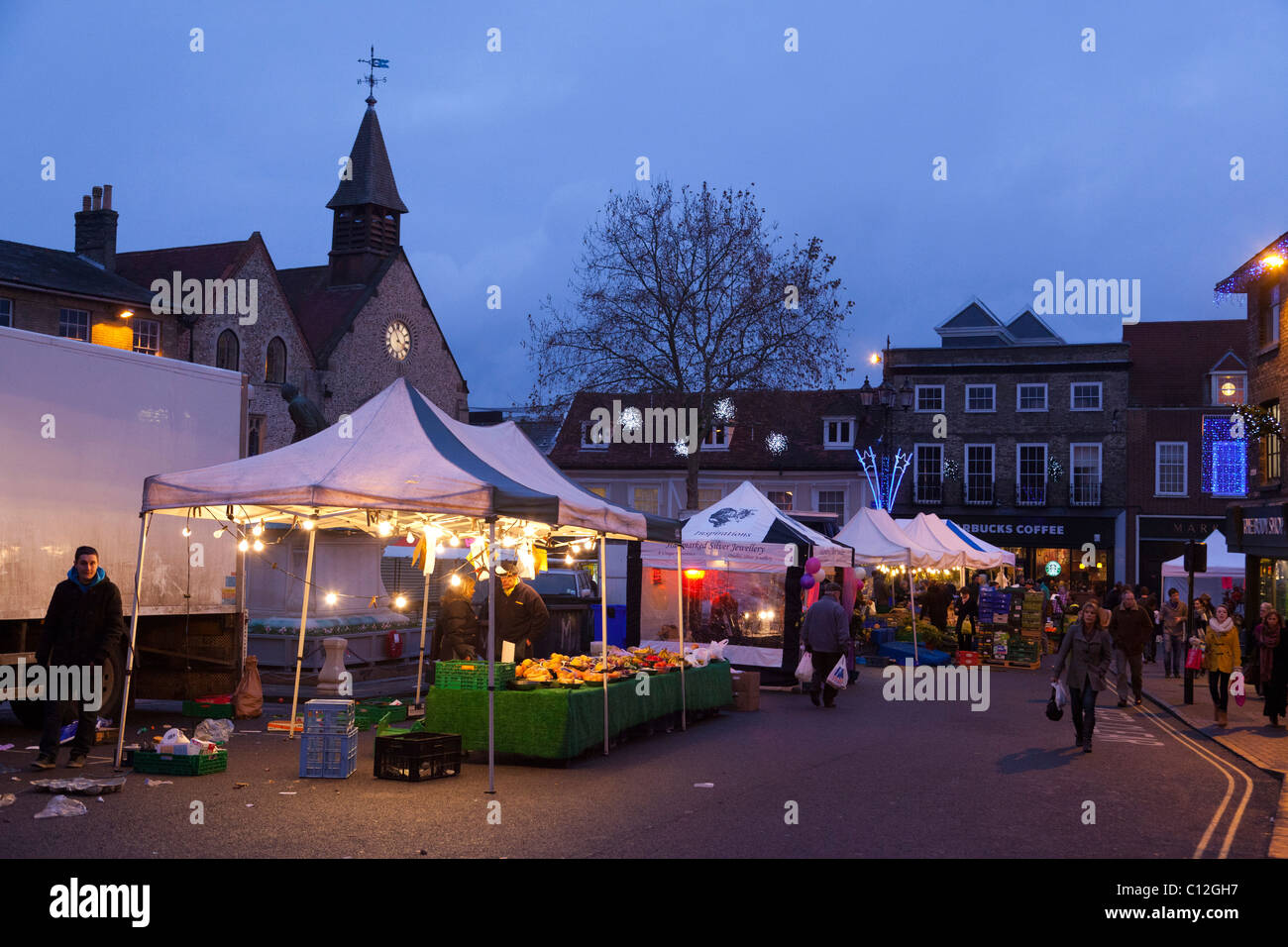 traditionelle Straßenmarkt Stände in Bury St Edmunds, UK Stockfoto