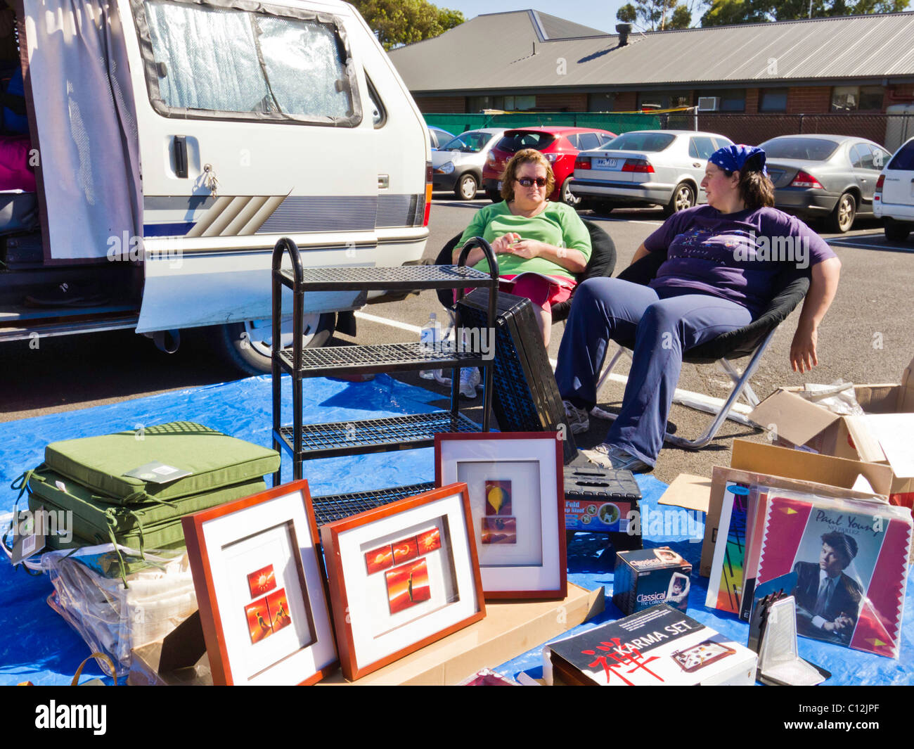 Picture Frames Kofferraum Markt, Verkäufer, Gebrauchtwaren. Stockfoto