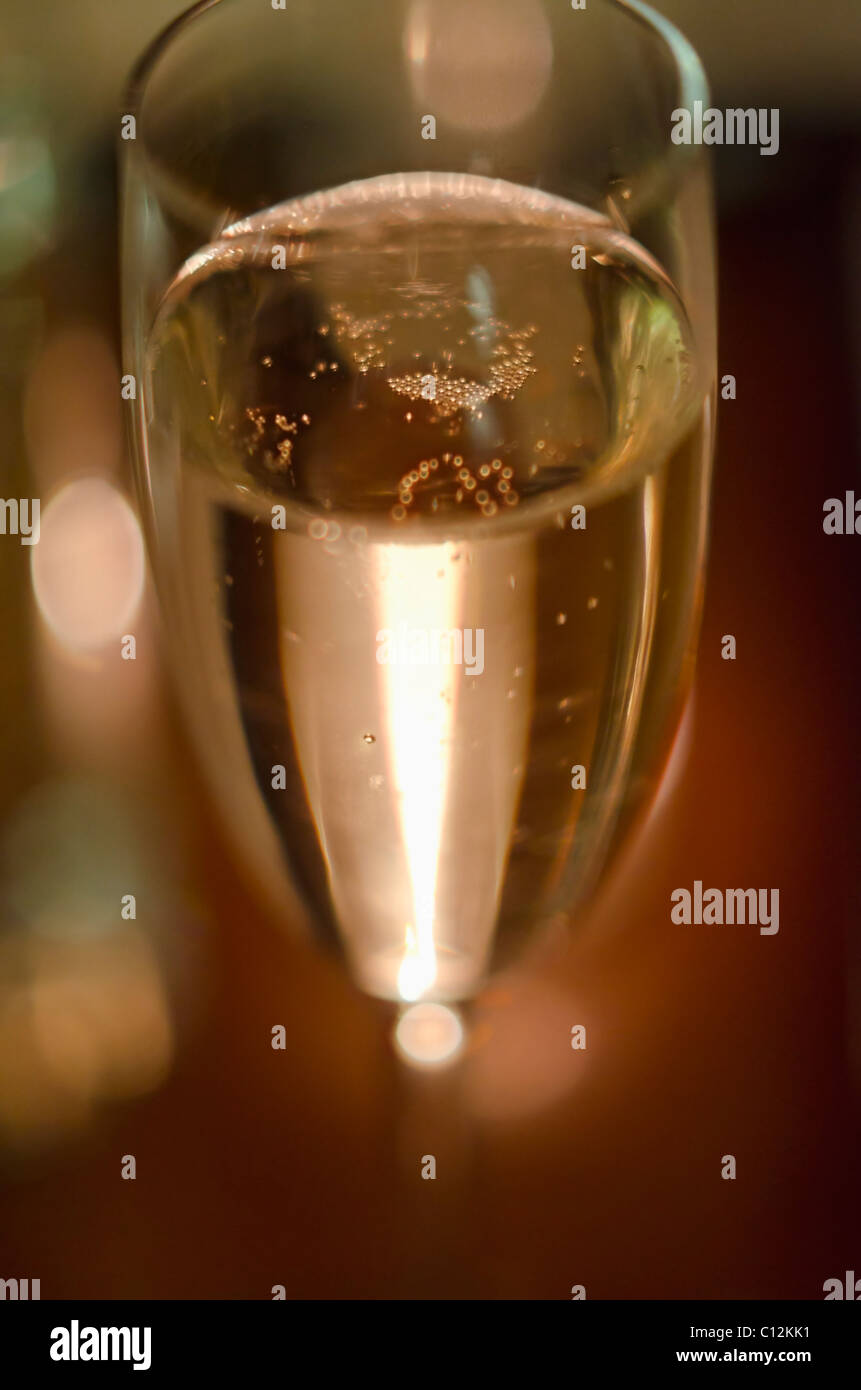 Nahaufnahme von Glas mit Champagner Stockfoto