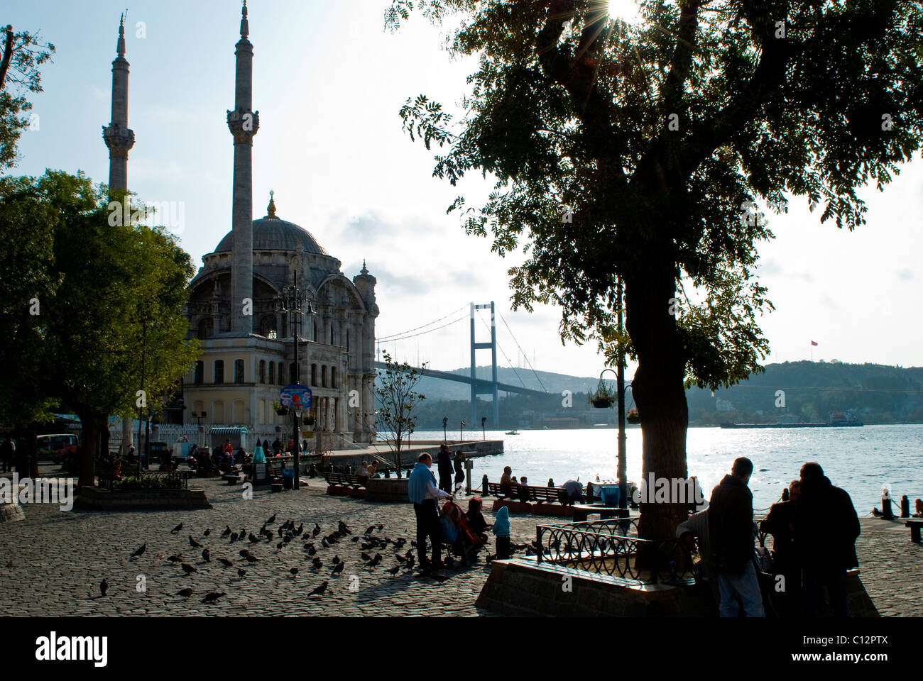 Ortaköy Mecidiye Camii Moschee in Istanbul Stockfoto