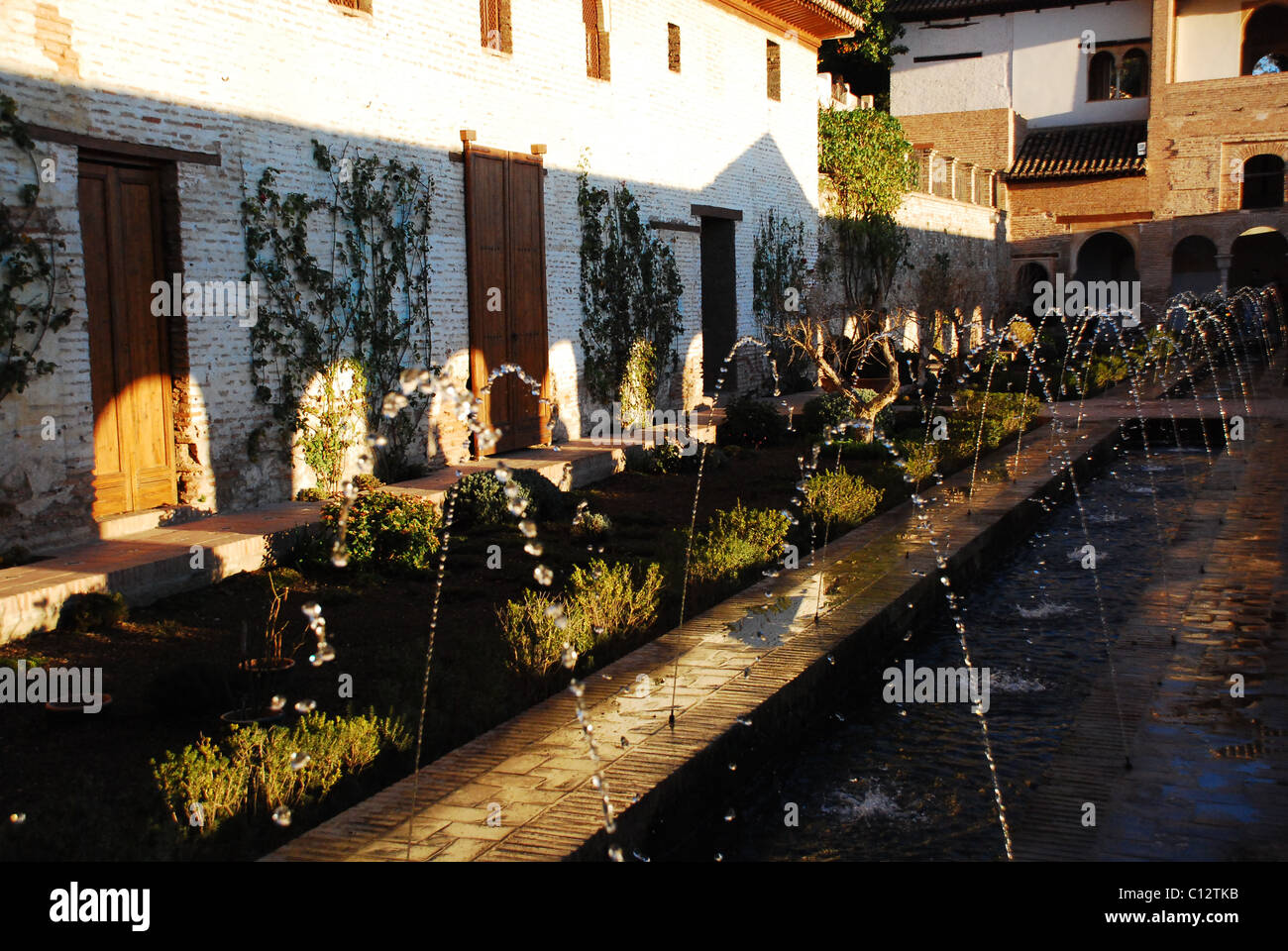 Wasser-Brunnen in der Alhambra von Granada, Andalusien, Spanien Stockfoto