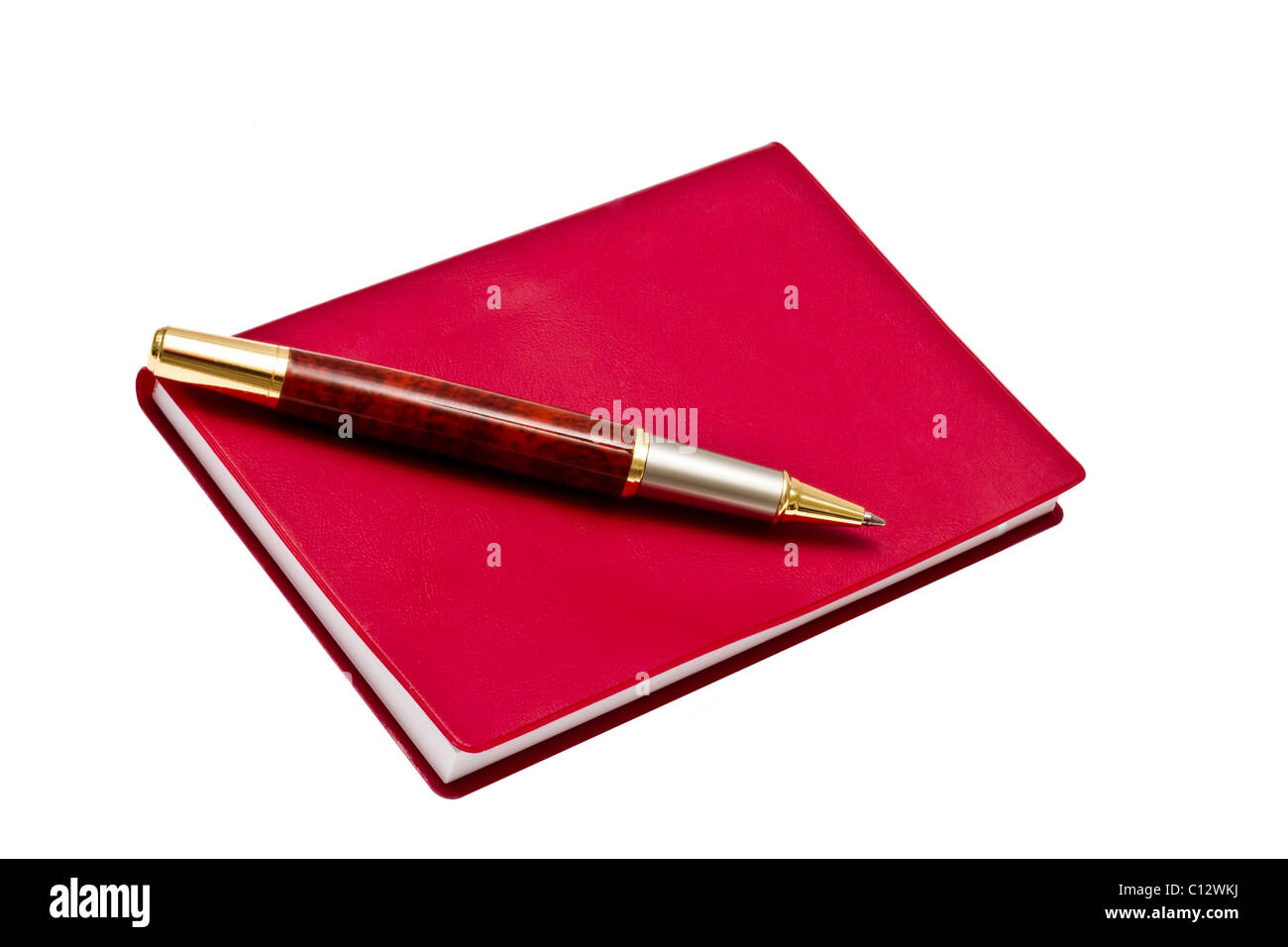 Rote Notizbuch und Stift isoliert auf weißem Hintergrund Stockfoto