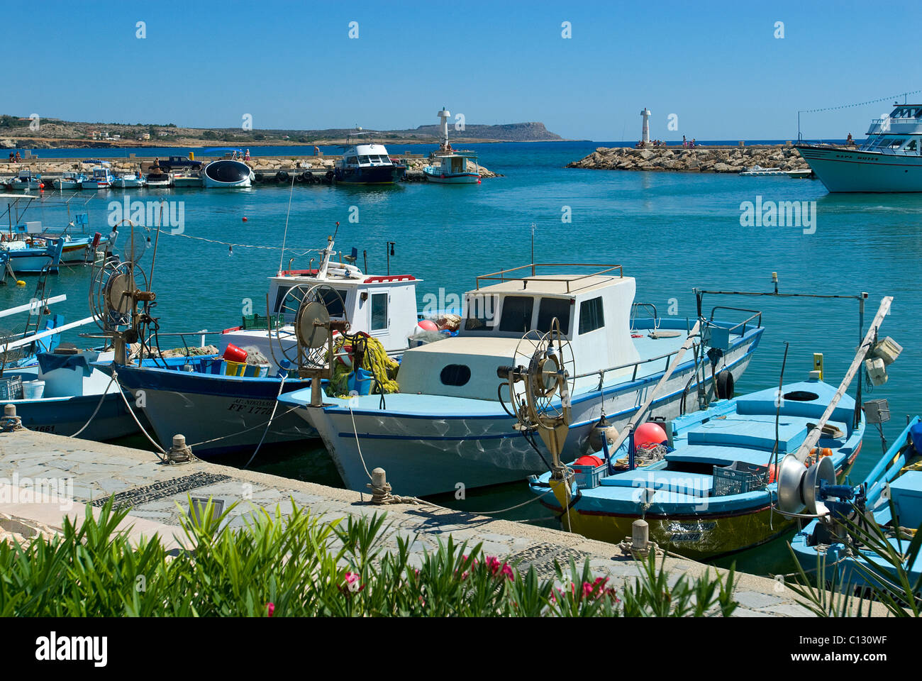 Angelboote/Fischerboote im Hafen von Liminaki, Ayia Napa, Zypern Stockfoto