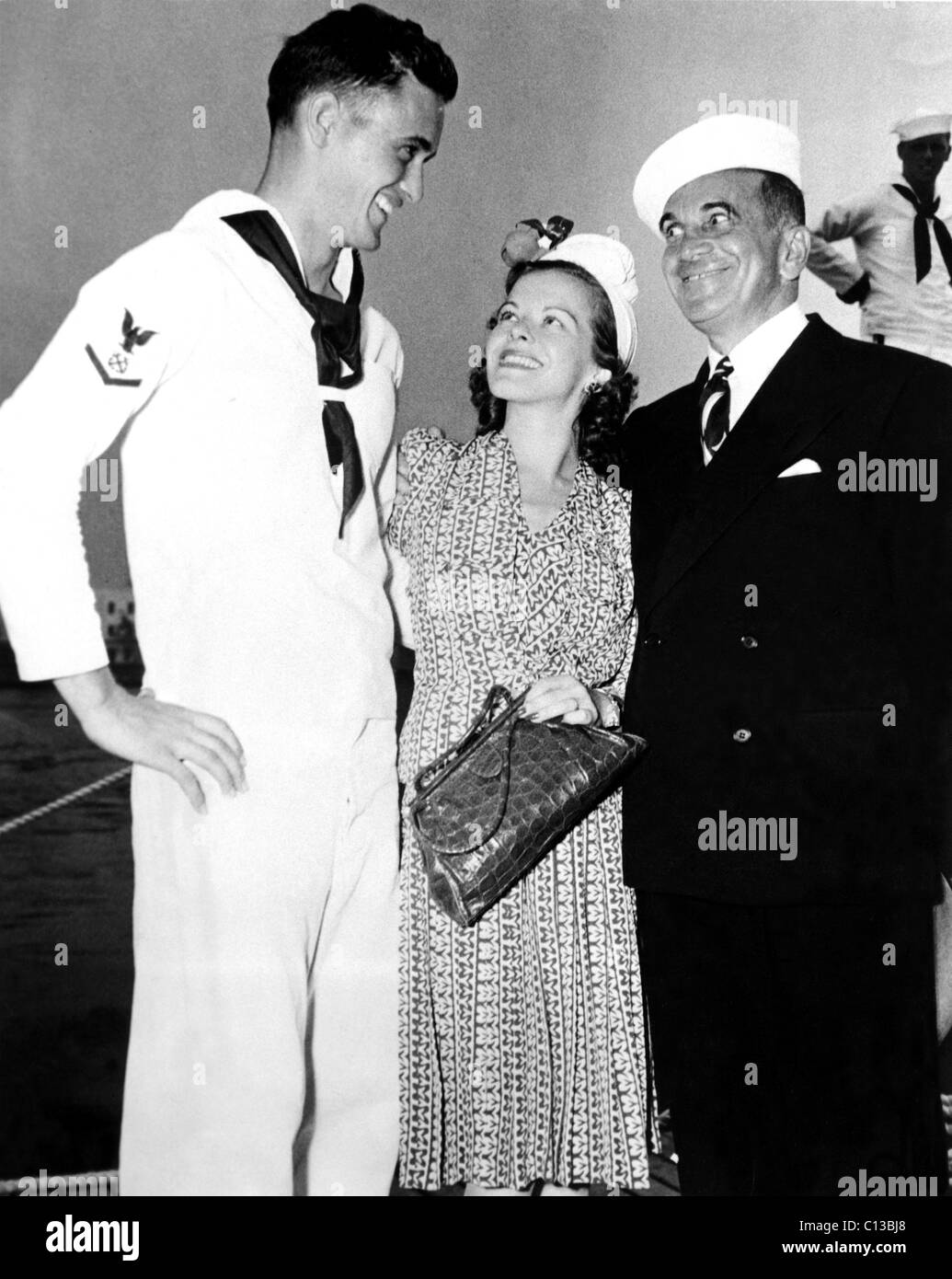 Arthur Sevilla, Dixie Dunbar, Al Jolson, bevor eine Marine Varieté-Show in Brooklyn, New York, 21.08.41 Stockfoto