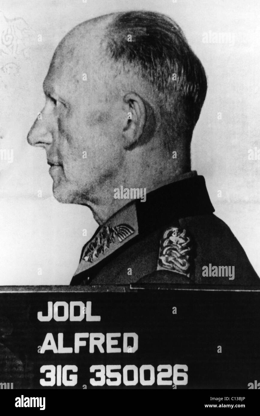 Alfred Jodl (1890 – 1946), Nazi-Generalstabschef der Vorgänge während des zweiten Weltkriegs, vor seiner Hinrichtung in Nürnberg, 8. November 1945. Stockfoto