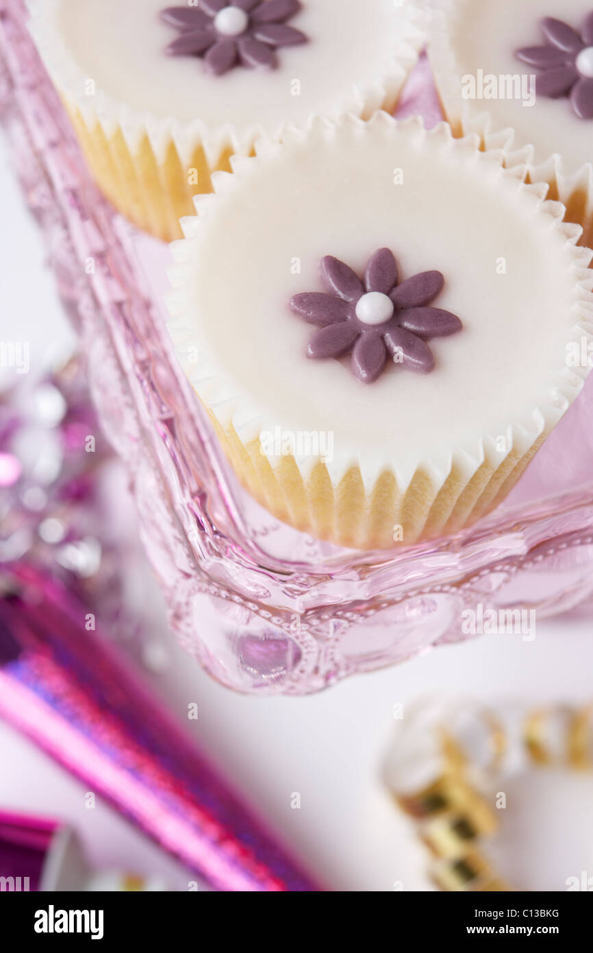 Muffins auf einem Tablett Stockfoto