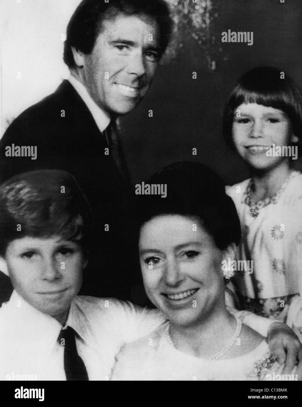 Britische königliche Familie. Vorne, von links: Viscount Linley David Armstrong-Jones, Countess of Snowdon Prinzessin Margaret. Zurück, von links: Earl of Snowdon Anthony Armstrong-Jones, Lady Sarah Armstrong-Jones (zukünftige Lady Sarah Chatto). Familienporträt, London, England, 1972. Stockfoto