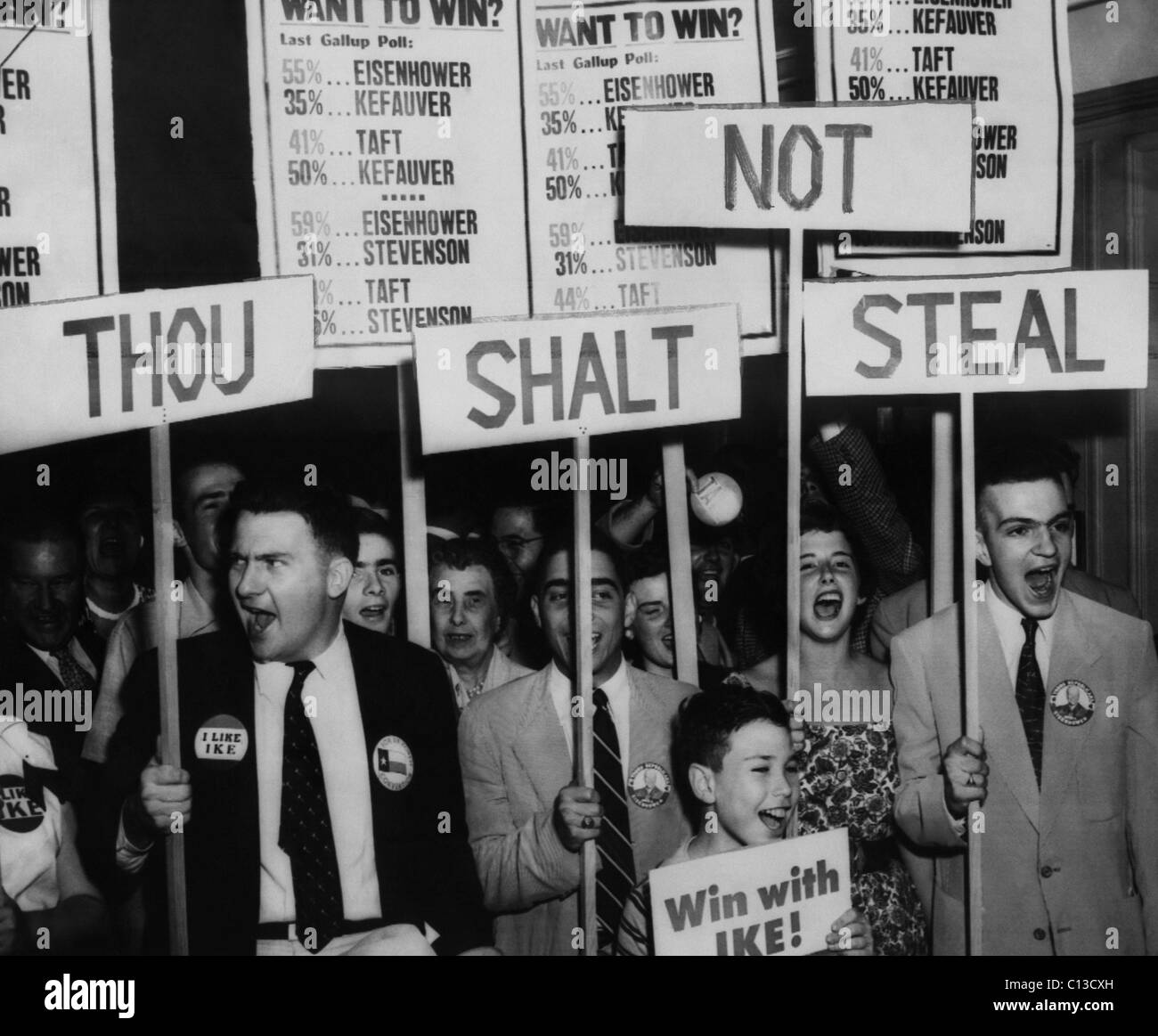 US-Wahlen. Anhänger des ehemaligen US General (und späteren US-Präsidenten) Dwight Eisenhower zu demonstrieren, auf dem Boden der Republican National Convention in Chicago, Illinois, Juli 1952. Stockfoto