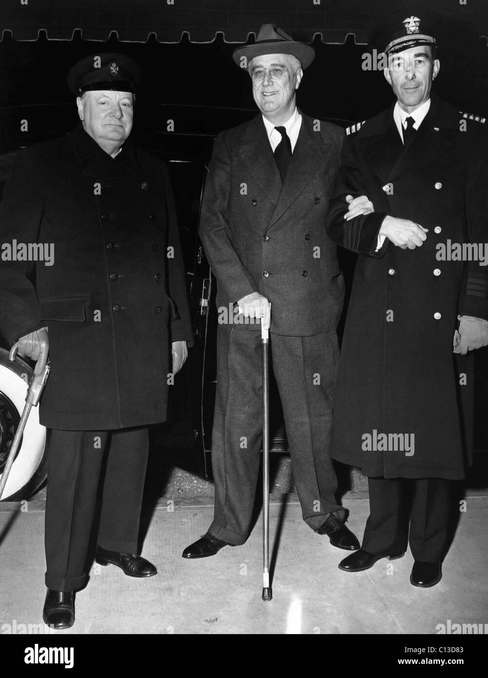 Dem zweiten Weltkrieg. Von links: britische Premierminister Winston Churchill, US-Präsident Franklin Delano Roosevelt, US Marine Kapitän John R. Beardall, Arcadia-Konferenz, Washington D.C., 22. Dezember 1941. Stockfoto
