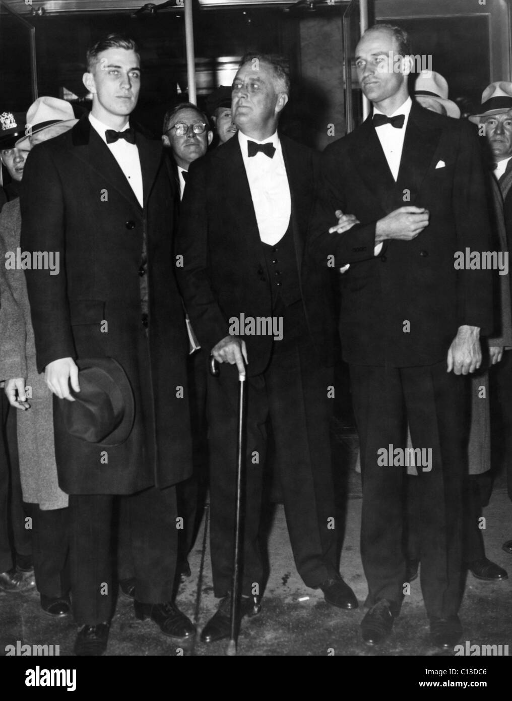 FDR Präsidentschaft. Von links: Franklin Roosevelt, Jr., US-Präsident Franklin Delano Roosevelt, James Roosevelt, New York City, neu Stockfoto