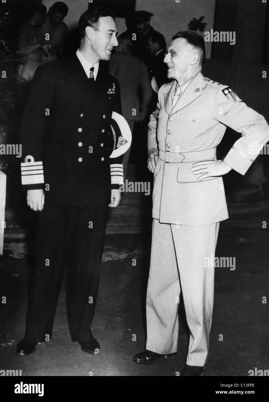 Dem zweiten Weltkrieg. Britischer Admiral Lord Louis Mountbatten, Supreme Allied Commander in Südost-Asien, und US-General Joseph W. Stilwell, stellvertretender Kommandeur der Südostasien Befehl, 1943 Stockfoto