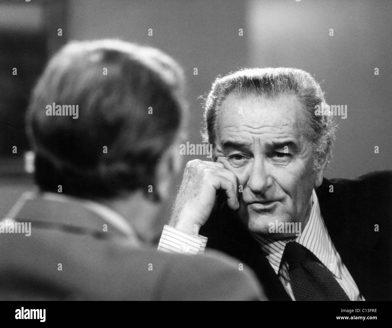 LYNDON JOHNSON Gespräche Politik, von links: Walter Cronkite, ehemaliger Präsident Lyndon B. Johnson, lüftete 27. Januar 1972 Stockfoto