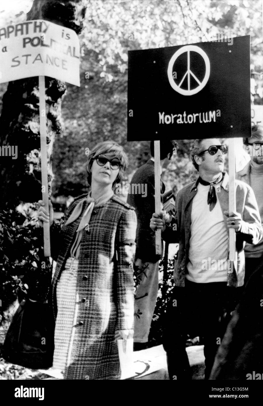 JOANNE WOODWARD und PAUL NEWMAN protestieren den Vietnam-Krieg, 1969 Stockfoto