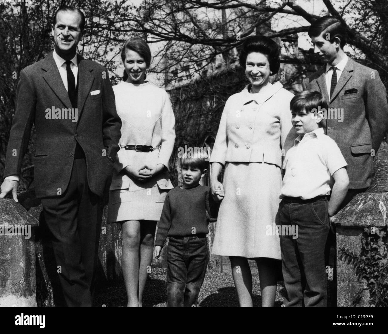 Britische Konigliche Familie Von Links Prinz Philip Duke Of Edinburgh Anne Princess Royal Of England Zukunft Earl Of Wessex Prince Edward Konigin Elizabeth Ii Von England Der Zukunftige Herzog Von York Prinz