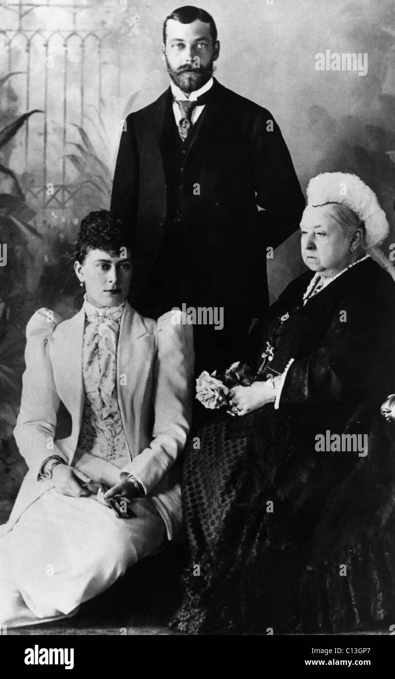 Britische königliche Familie. Maria, Herzogin von York, (zukünftige britische Queen Mary von Teck), Prinz Albert Victor, Duke of York (späteren britischen König George V), britische Königin Victoria, ca. 1893. Stockfoto