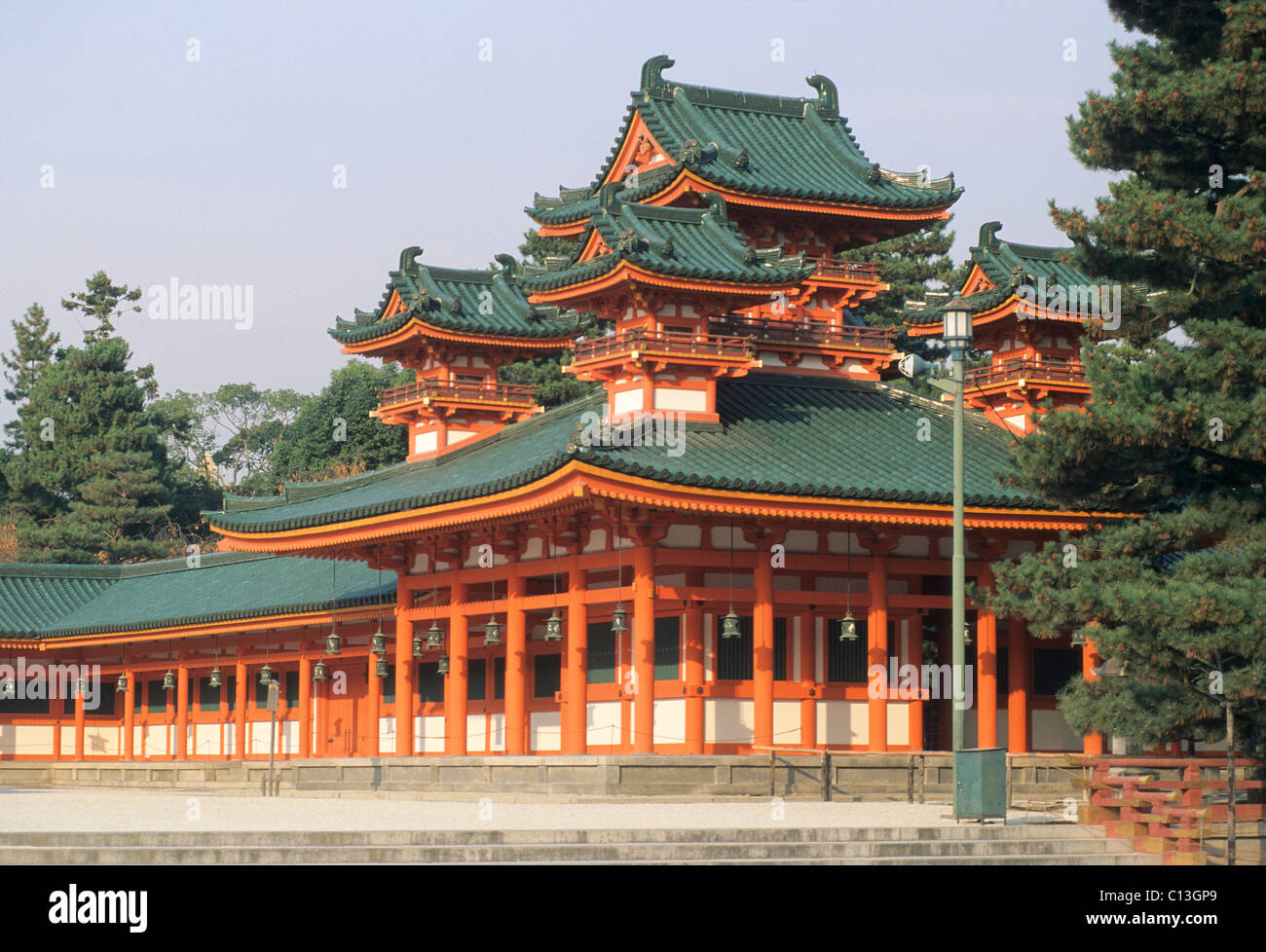 Elk148-1927 Japan, Kyoto, Heinjingu (Shinto) Shrine, 1895, courtyard pavilion Stockfoto