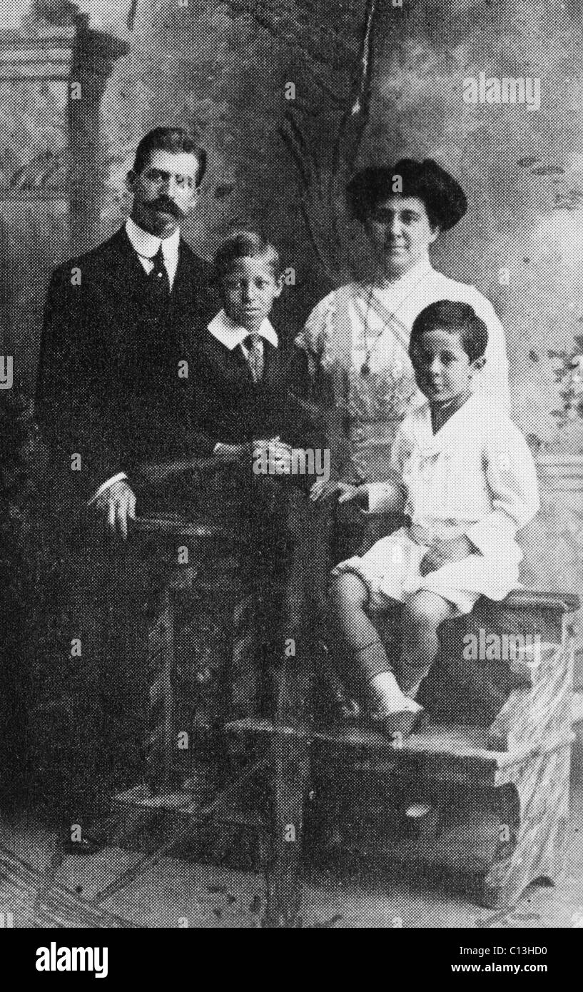 Richard Rodgers (zweiter von links) und Familie, ca. späten 1900er Jahre. Stockfoto