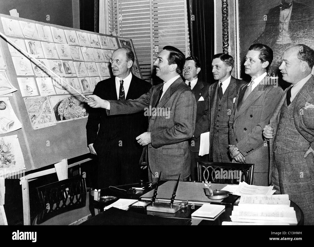 Walt Disney Punkte zu den Skizzen für die Donald Duck film der neue Geist des Krieges Aktivitäten 1942 verteilt werden Stockfoto