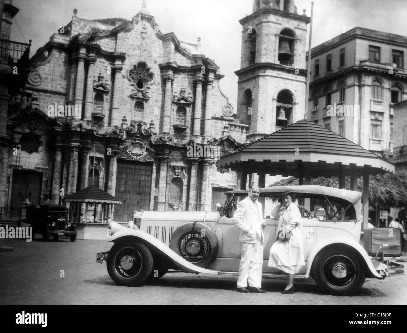 Xavier Cugat und seine Frau Carmen im Catedral de San Cristóbal De La Habana (Kathedrale von Saint Christopher von Havanna) in Havanna, Stockfoto