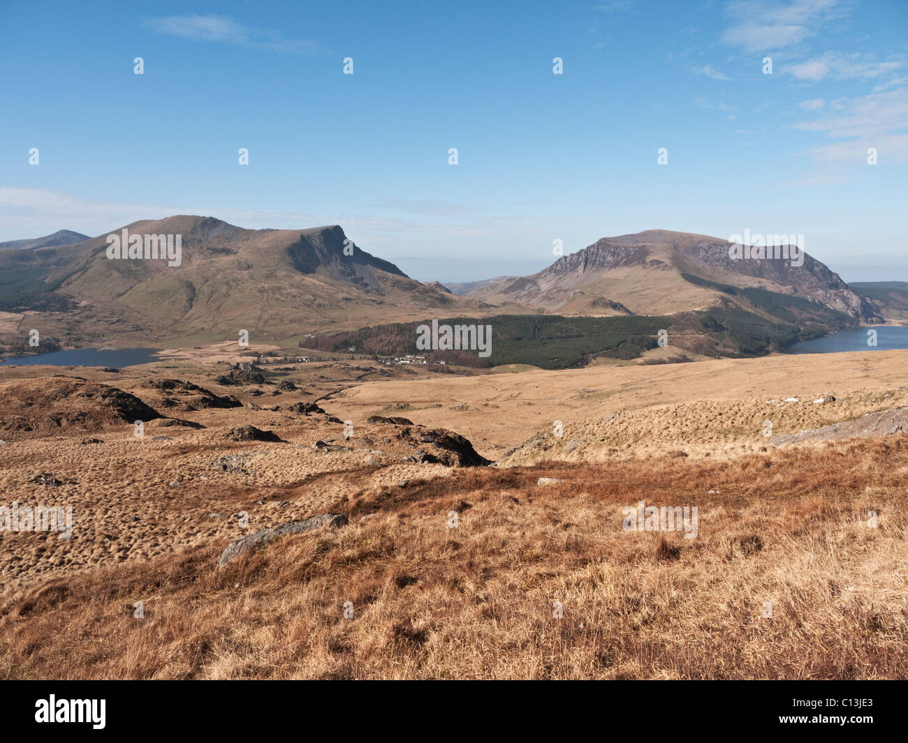 Die Nantlle Kante Gipfel des Y Garn & Mynydd Drws-y-Coed und die separate Gipfel Mynydd Mawr betrachtet von Snowdon Rhyd Ddu Pfad Stockfoto