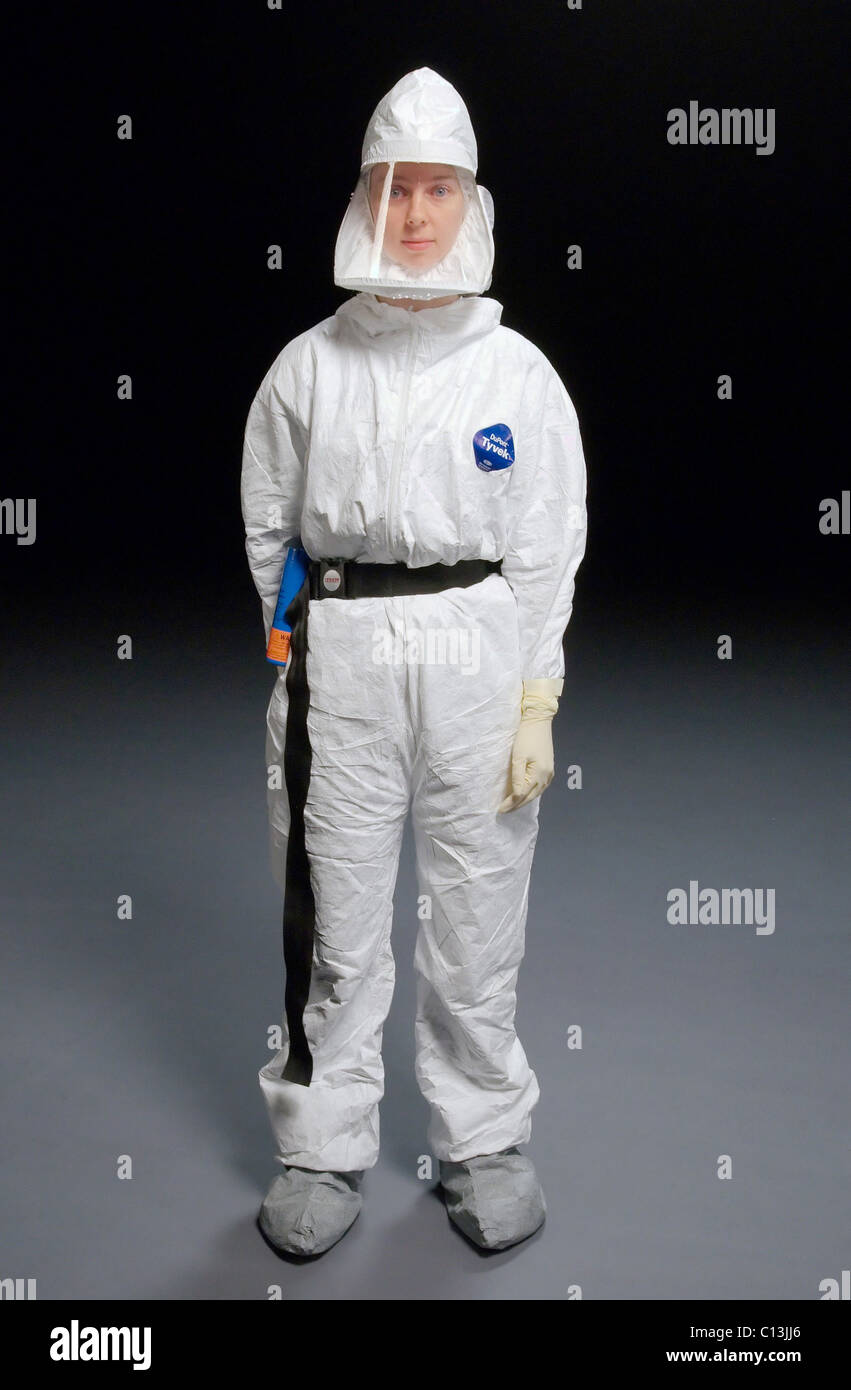 Persönliche Schutzausrüstung oder "PSA" ist spezielle Kleidung oder  Ausrüstung, getragen von einem Mitarbeiter zum Schutz gegen infektiöse  Materialien. PPE beinhaltet einen Tyvek® Anzug, Handschuhe und angetriebene  Luft reinigende Maske. 2008 ...
