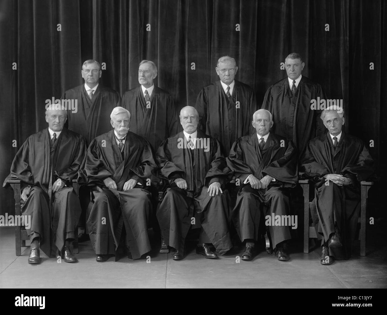 Hughes-Gericht. Gruppenbild der United States Supreme Court. Vordere Mitte ist Oberrichter, Charles Evans Hughes. Ca. 1937. Stockfoto