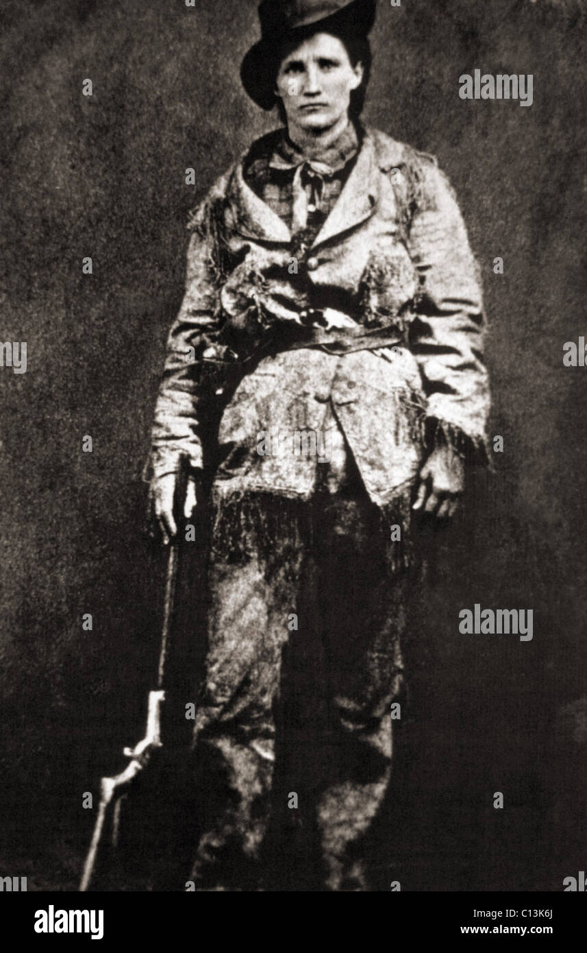 Calamity Jane (1852-1903), gekleidet in wildledernen, posierte für ein Studioportrait. Ca. 1885. Calamity Jane hat dargestellt worden, von vier Top-Schauspielerinnen: Louise Dresser in CAUGHT (1931), Jean Arthur in der PLAINSMEN (1936), Yvonne de Carlo in CALAMITY JANE und SAM BASS (1949); Doris Day in CALAMITY JANE (1953). Stockfoto