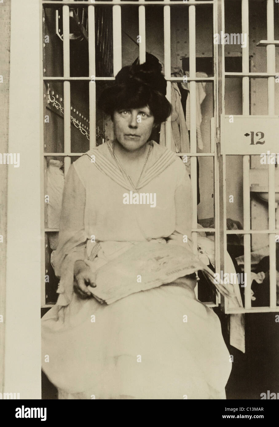 Lucy Burns 1879-1966 in ein Gefängnis an unsere Arbeitshaus in Virginia im November 1917. Sie diente mehr Zeit im Gefängnis als jede andere amerikanische Suffragetten für ihre Pfähle und andere Protestaktionen für die Rechte der Frauen. Stockfoto