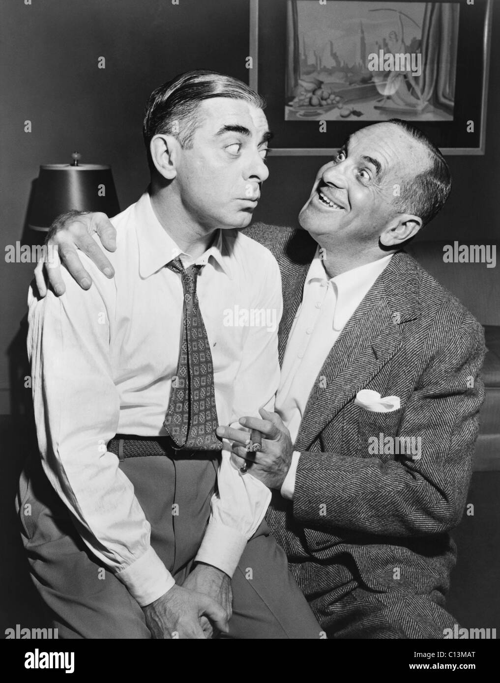 Al Jolson rechts singt Eddie Cantor in einer Probe von 1941. Stockfoto