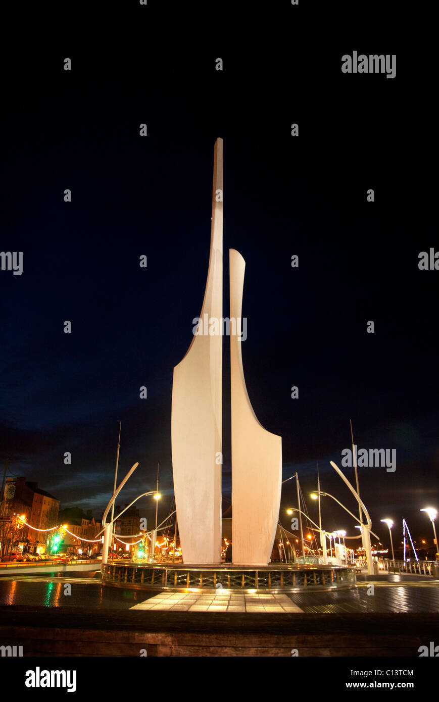 Skulptur für Oifa und Strongbow auf Millennium Plaza, The Quays, Stadt Waterford, County Waterford, Irland Stockfoto