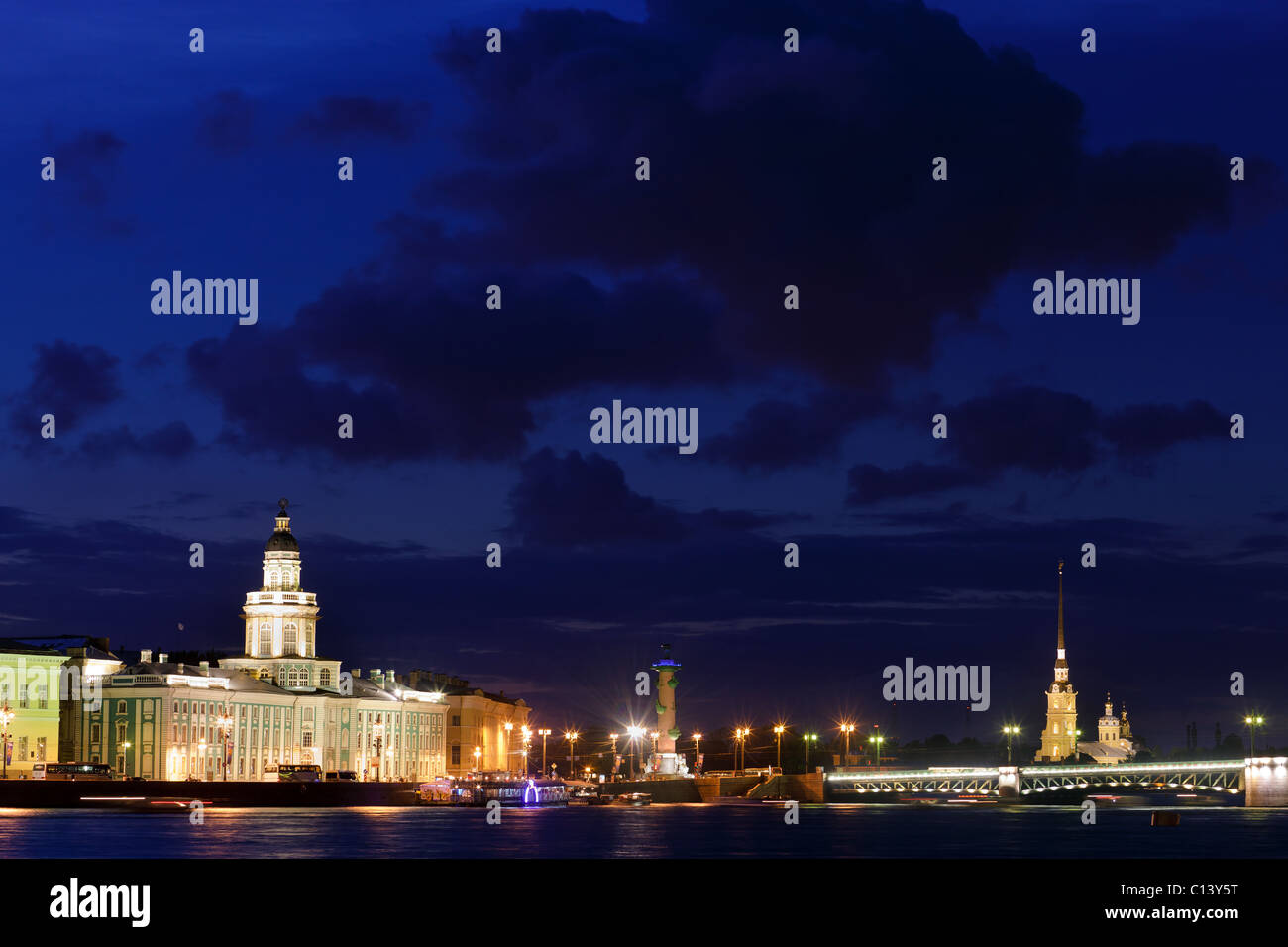 Schloss-Brücke, Sankt Petersburg, Russland, kuntskamera Stockfoto