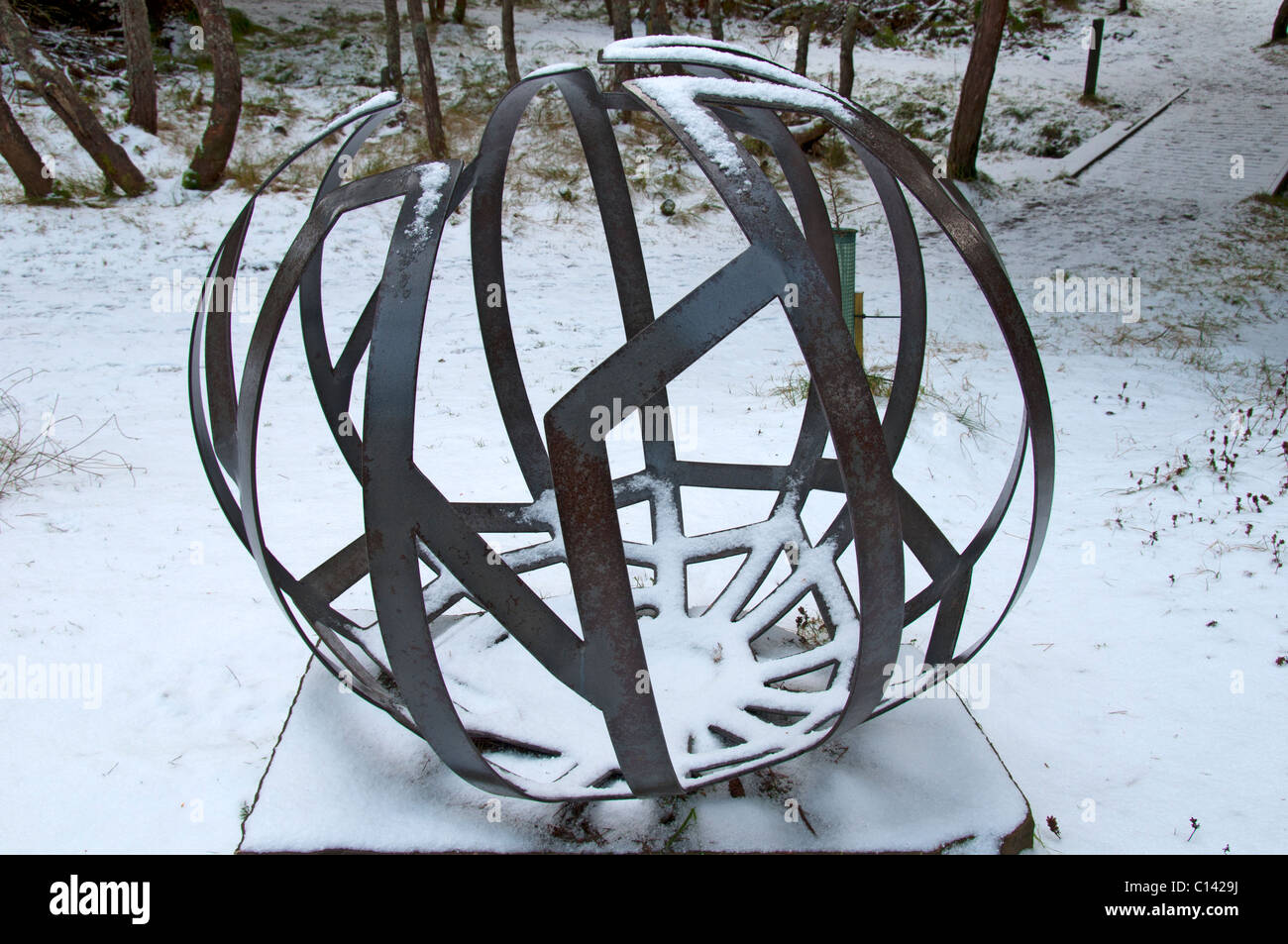 "Blume der Olrig" von Tamara Hicks, eine Skulptur in Dunnet Wald in der Nähe von Castletown, Caithness, Schottland, UK Stockfoto