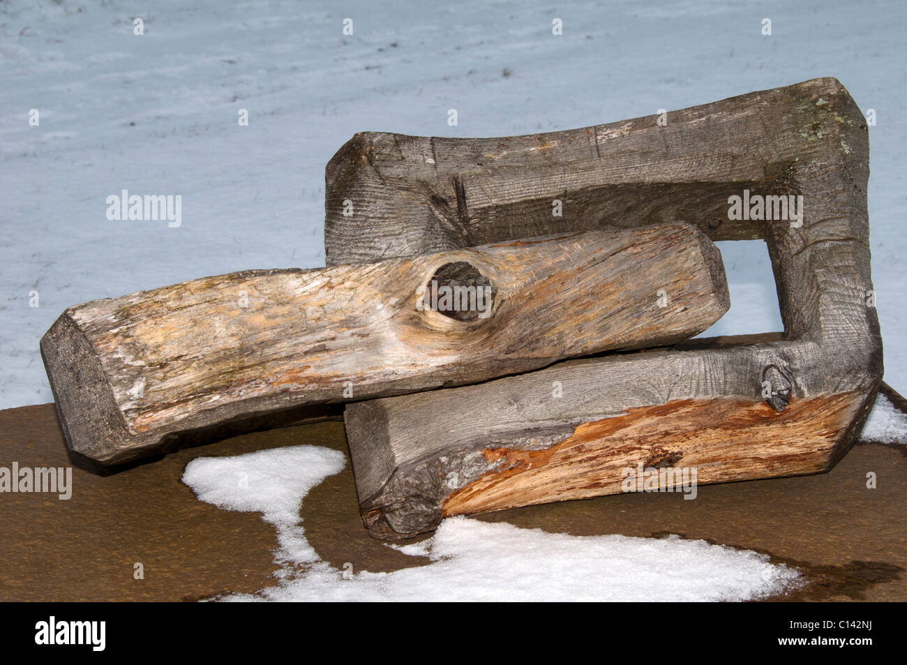 Skulptur aus Dunnet Wald in der Nähe von Castletown, Caithness, Schottland.  Hölzerne Kettenglieder. Stockfoto