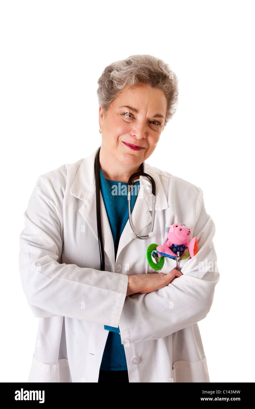 Kinderarzt Krankenschwester Arzt stehend, isoliert. Arzt für Kinder mit Spielzeug. Stockfoto
