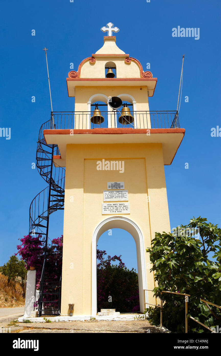 Die orthodoxe Kirche Turm Panagia des Langouvarda am Fuße von denen die Heilige Jungfrau Maria Schlangen scheinen. Kefalonia Griechenland Stockfoto