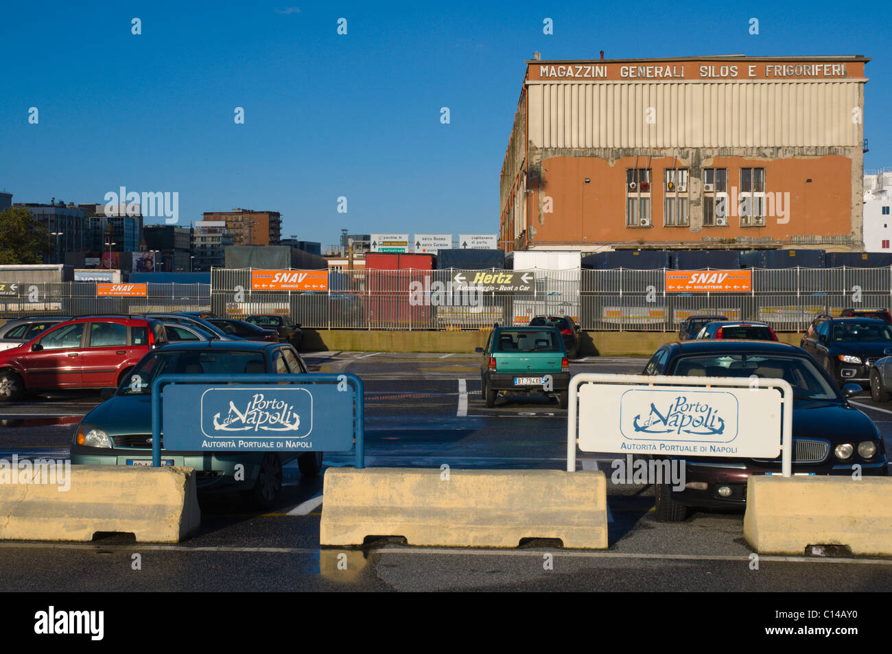 Parkplatz des Hafens von Neapel Kampanien Italien Europa Stockfoto