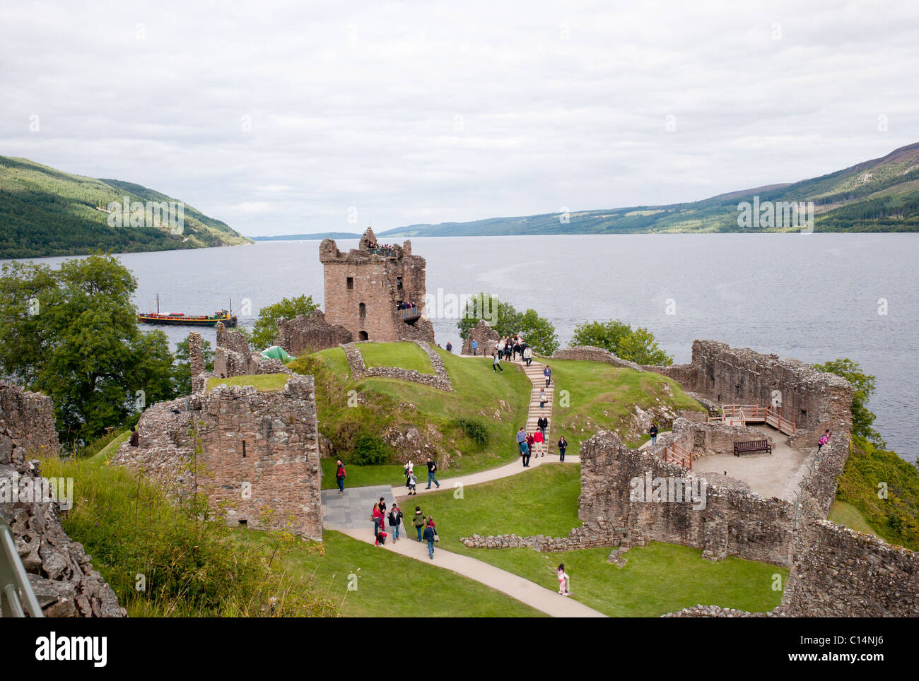 URQUHART CASTLE LOCH NESS SCHOTTLAND VEREINIGTES KÖNIGREICH Stockfoto