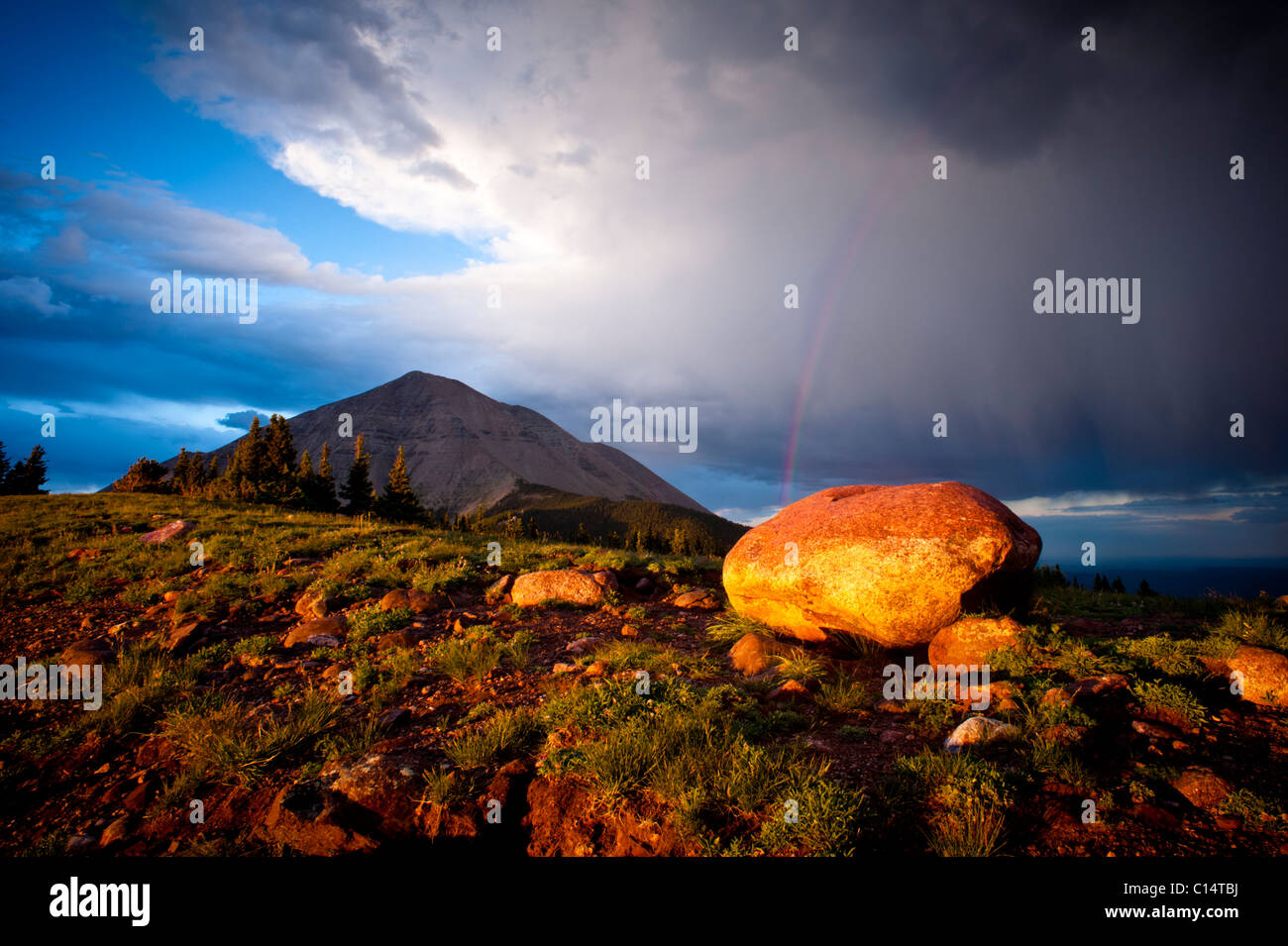 Rock, Regenbogen und Berg. Colorado, Vereinigte Staaten. Stockfoto