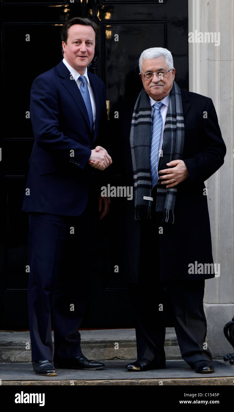 Premierminister David Cameron trifft den Präsidenten der palästinensischen Autonomiebehörde, Mahmoud Abbas in 10 Downing Street. Stockfoto
