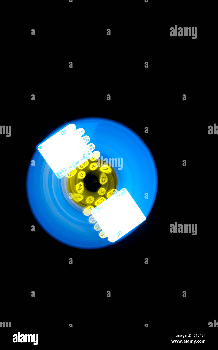 DECT-Telefon mit blauen und gelben Lichtspuren Stockfoto