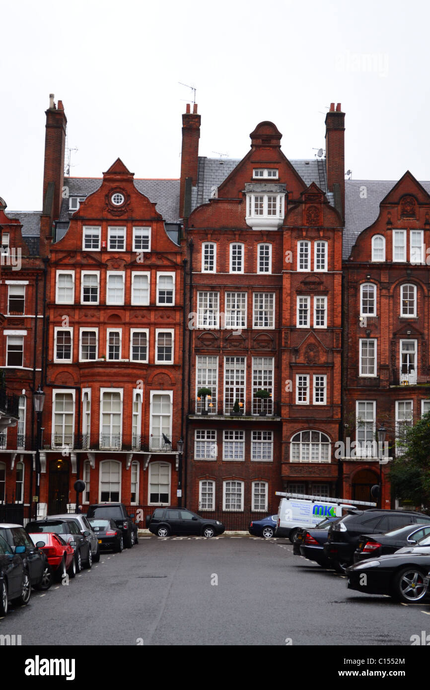 Häuser der wohlhabenden: rote Backsteinhäuser im Cadogan Square, London, UK. Stockfoto