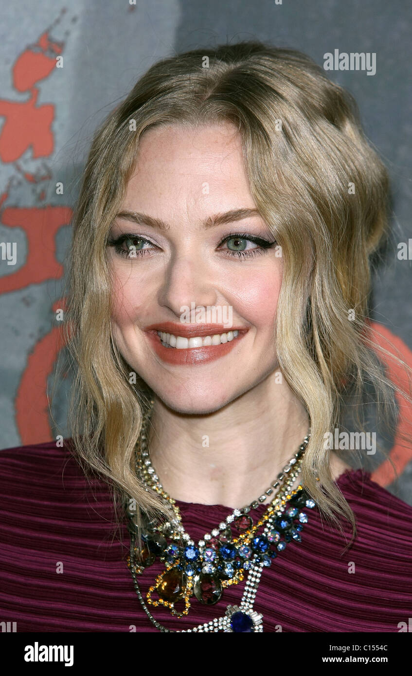 AMANDA SEYFRIED RED RIDING HOOD LOS ANGELES PREMIERE. WARNER BROS HOLLYWOOD LOS ANGELES Kalifornien USA 7. März 2011 Stockfoto